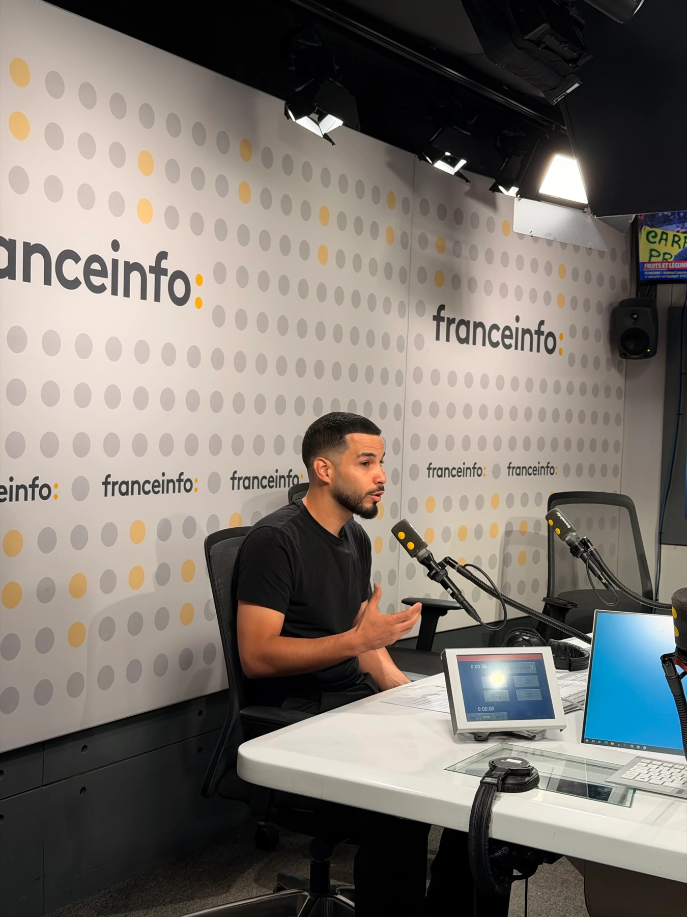 Oualid Daoudi au micro de franceinfo